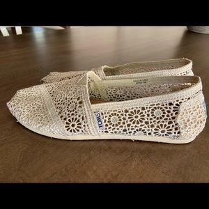 8 W TOMS Alpargata Moroccan Crochet Flats Cream